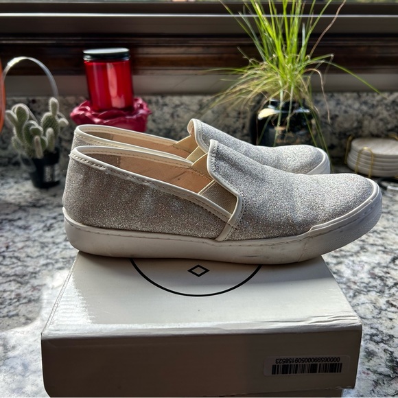 EUC Steve Madden silver glitter slides, size 6 - Picture 4 of 6